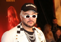 Филипп Киркоров сейчас работает на разрыв: он активно снимается в новогодних программах, выступает на корпоративах и даже успевает посещать светские премьеры