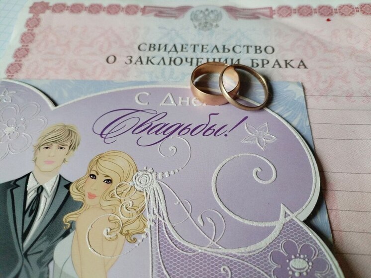 В Ленобласти супружеская пара с тремя детьми отпраздновала серебряную свадьбу