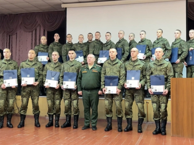 20 призывников из Новосибирска отправились служить в Президентский полк