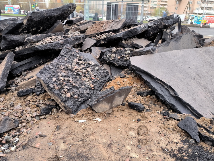 В Петербурге крупная коммунальная авария ограничила движение на улицах