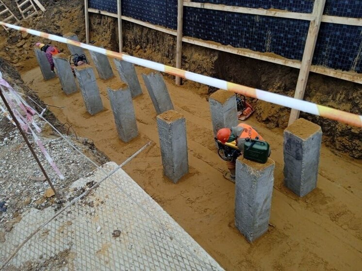 В Крыму продолжается ремонт путепровода на дороге Ленино – Мысовое