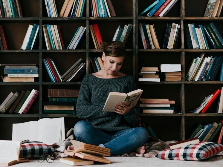 Почему жителям Калмыкии завтра нужно перебрать книжный шкаф