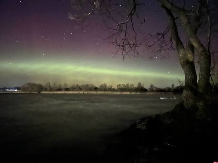 Небесное шоу над Псковщиной. Жители города наблюдали северное сияние