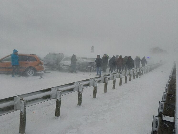 Троих госпитализировали после столкновения десятков машин на трассе в Пензенской области
