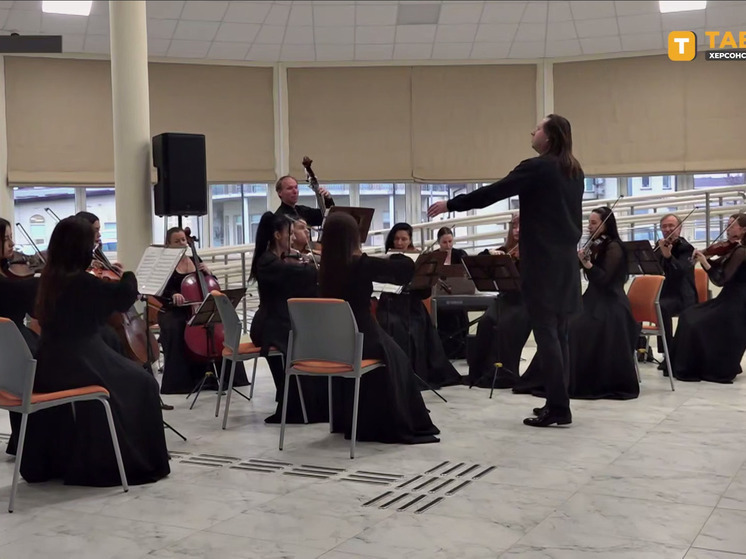 Херсонская областная филармония дала патриотический концерт ко Дню Конституции