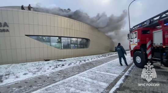 В Суздале загорелась крыша аквапарка