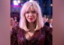 История 61-летней Кортни Лав удивительна – рок-певица, актриса, авторка, гитаристка с младых, что называется, ногтей строила творческую карьеру, но, если бы не двухлетний брак с лидером Nirvana Куртом Кобейном, оборвавшийся из-за самоубийства музыканта в 1994 г