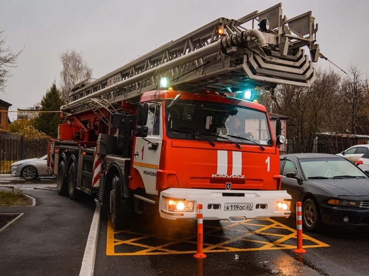 Из-за ночного пожара эвакуировали жильцов 5-этажного дома в Иванове