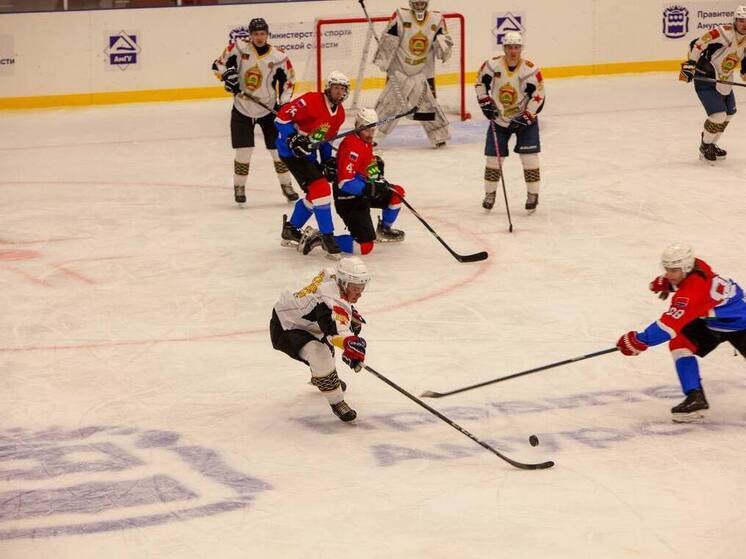 В Благовещенске на новой арене «Гагарин лед» дан старт хоккейным состязаниям на Кубок Героя Российской Федерации Владимира Барахтенко, приуроченным ко Дню Героев Отечества