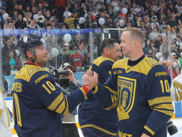 Торжественную церемонию провели в Новосибирске, где в эти дни проходит турнир «Кубок Первого канала»