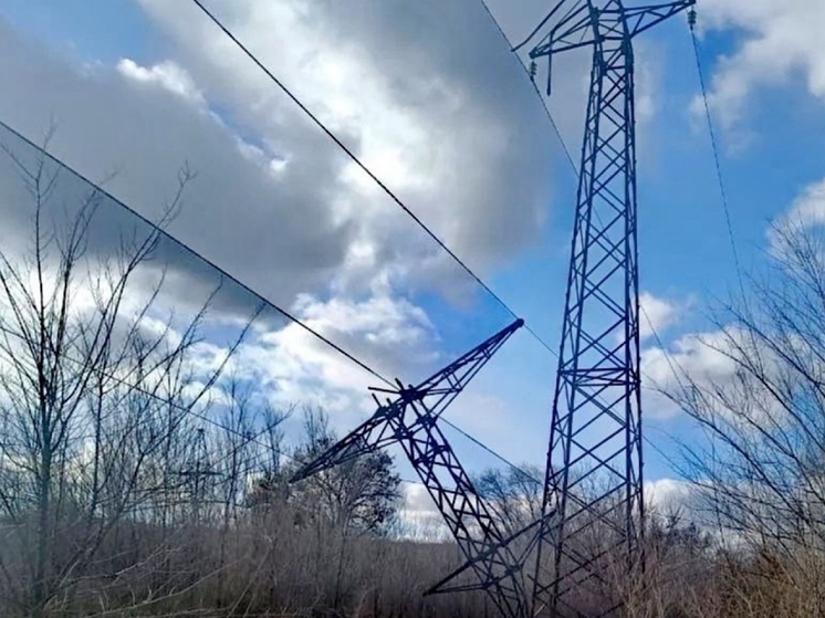 Более сотни бригад энергетиков ликвидируют последствия непогоды в Ростовской области