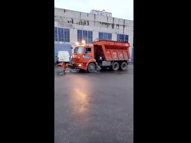 В Невинномысске дорожные службы начали обработку дорог из-за ухудшения погоды