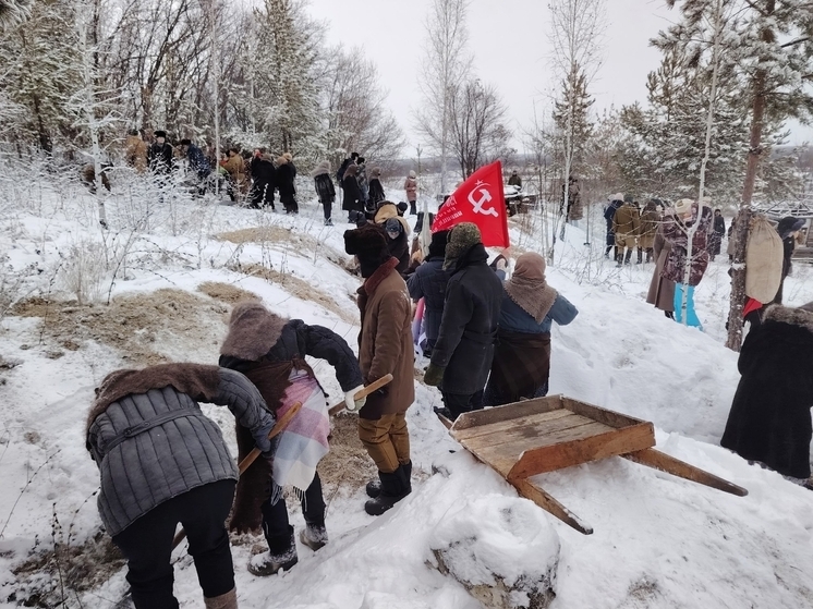 В Большеберезниковском районе Мордовии состоялась военно-историческая реконструкция «Сурский рубеж: фронт за линией фронта», посвящённая трудовому подвигу жителей республики в годы Великой Отечественной войны