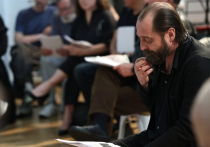 13 декабря состоялась премьера долгожданного спектакля саундрамы «Репетиция оркестра» в постановке нового худрука «Ленкома» Владимира Панкова