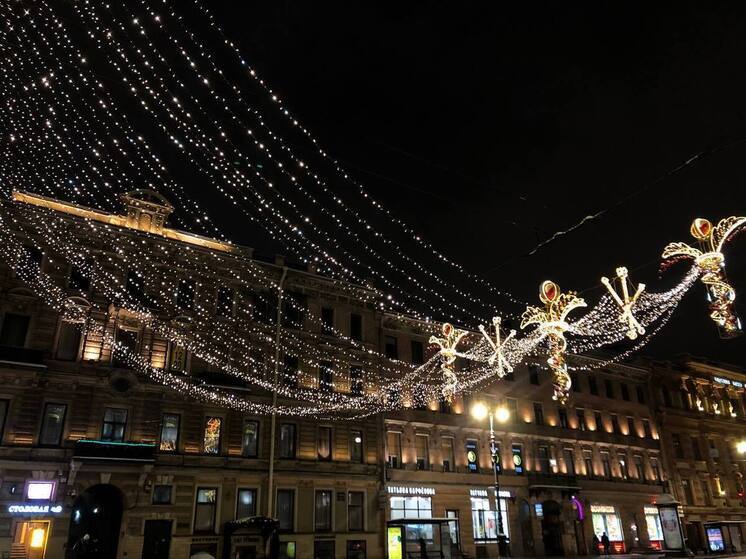 Россияне могут получить штраф до 15 тысяч рублей за гирлянду на фасаде дома