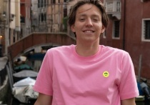 22-летний Савелий Коростелёв, дебютировав 13 декабря 2025 года на этапе Кубка мира в Давосе, не прошёл в финал спринтерской квалификации, но выполнил олимпийский норматив. 14 декабря он стартовал в дистанционной гонке на 10 км свободным стилем. Коростелёв намерен усиленно готовиться к Tour de Ski и Олимпийским играм в Италии, стартующим 6 февраля 2026 года, где ставит целью завоевание медали.