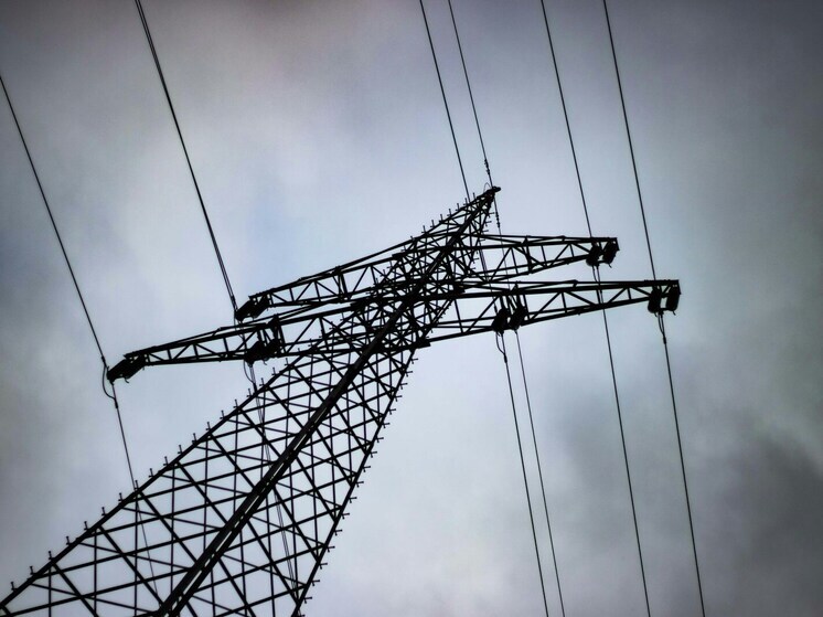 В Липецке завершается устранение последствий ураганного ветра, заявил Ченцов