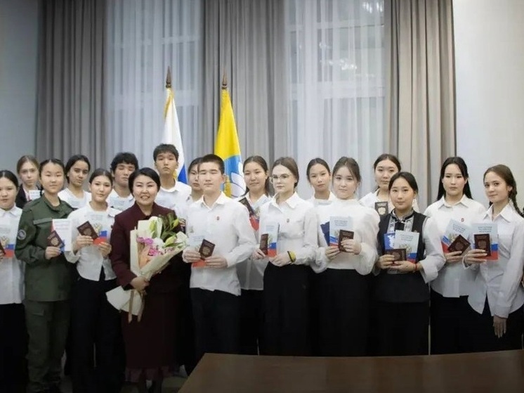 Юные активисты Калмыкии получили паспорта гражданина России