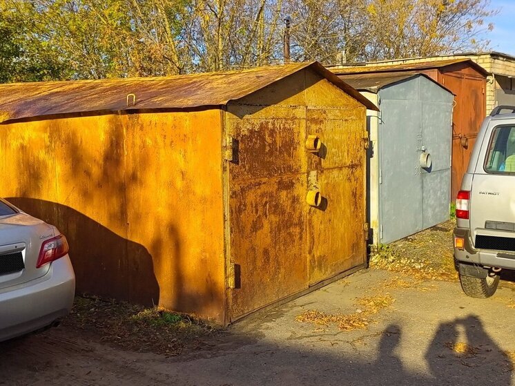 В Пскове снесут самовольно установленные гаражи на улице Киселева