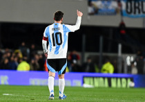 Сборную Аргентины, действующего чемпиона мира, могут отстранить от участия в ЧМ-2026 из-за коррупционного расследования против руководства Аргентинской футбольной ассоциации. В ходе обысков внимание следствия привлекло поместье в Пиларе, связанное с подставными лицами. ФИФА может применить санкции, вплоть до дисквалификации команды, если не будет подтверждена легитимность руководства АФА.