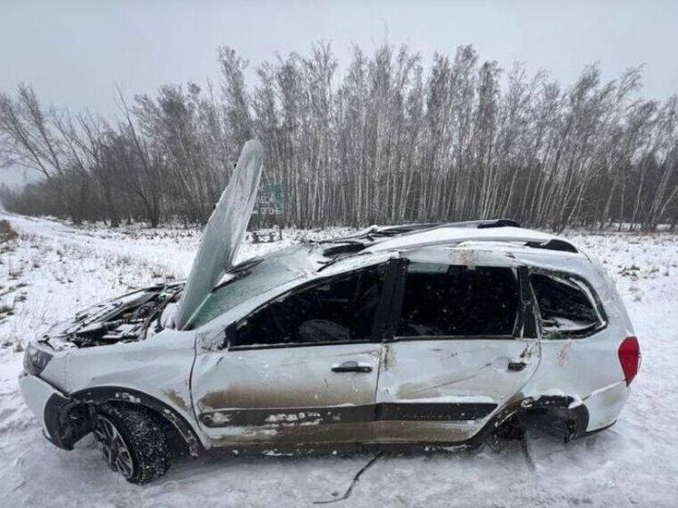Под Омском перевернулась «Лада Гранта»: помощь врачей понадобилась пассажирам