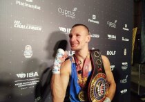 Российский боксёр Илья Попов в финале чемпионата мира Международной боксёрской ассоциации (IBA) 2025 в Дубае в весовой категории до 63,5 кг единогласным решением судей по итогам трёх раундов победил представителя Киргизии Омара Ливаза, добыв второе золото для сборной России на этом турнире. После успешного поединка Попов ответил на вопросы журналистов, в том числе корреспондента «МК-Спорт». 