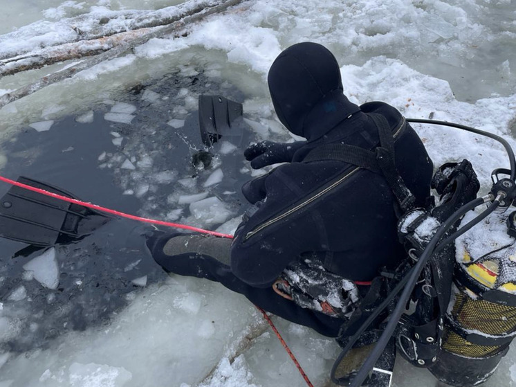 Водолазы искали пропавшего мужчину в озере Няндомского округа