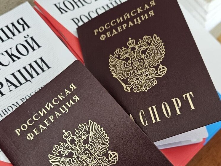 В Воронеже школьникам вручили первые паспорта