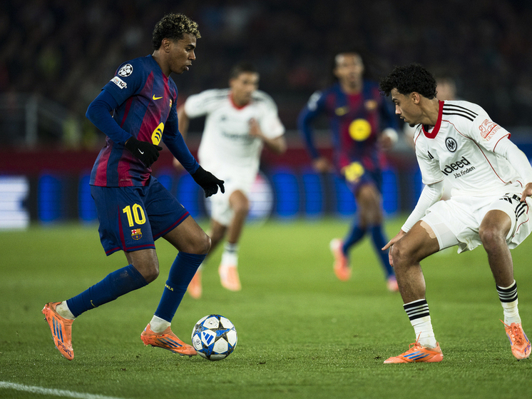 «Барселона» победила «Осасуну» со счётом 2:0 в матче 18-го тура Ла Лиги. Оба гола на счету Рафиньи (70', 86'). Каталонцы доминировали — 80 % владения, 24 удара против трёх у гостей, но открыть счёт долго не удавалось из-за плотной обороны «Осасуны» и игры вратаря Серхио Эрреры. Отменённый гол Торреса (23') из-за офсайда и упущенная возможность на 40-й минуте подчёркивали упорство гостей. Победа позволила «Барселоне» увеличить отрыв от идущего вторым «Реала» до семи очков.