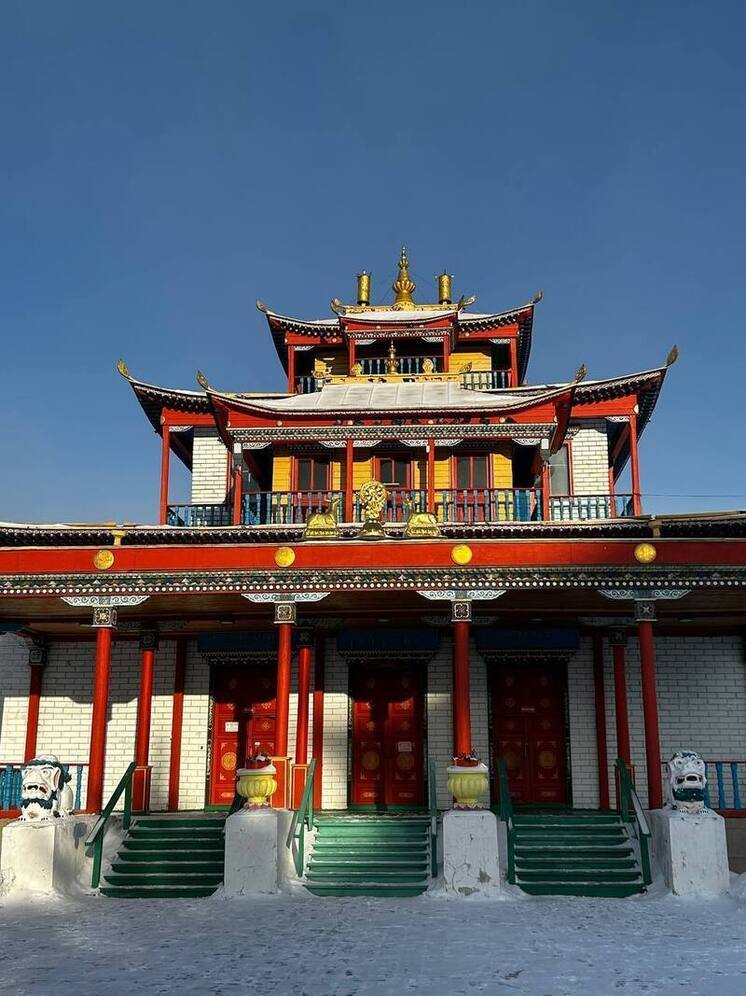 В Иволгинском дацане Бурятии целый день будут возжигать лампадки