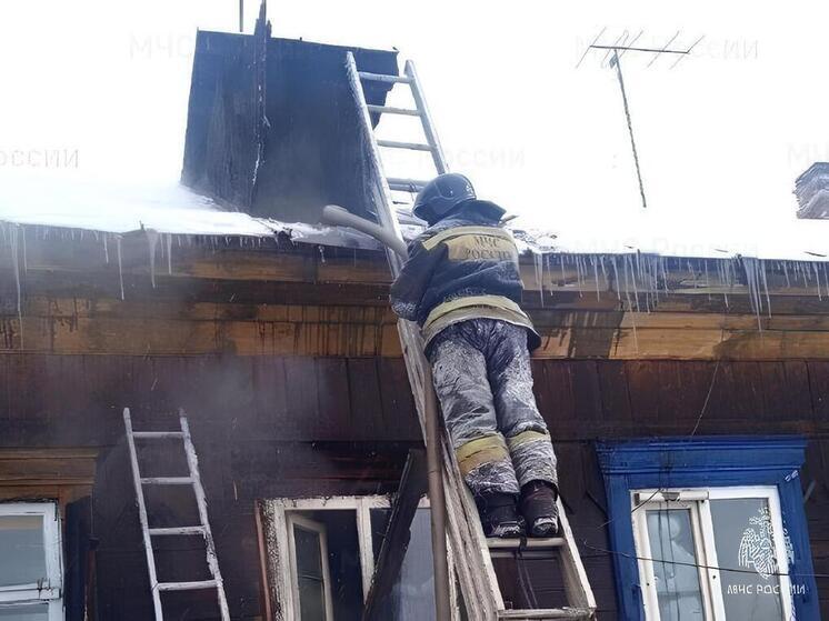 Троих человек эвакуировали из пожара в доме в Чите