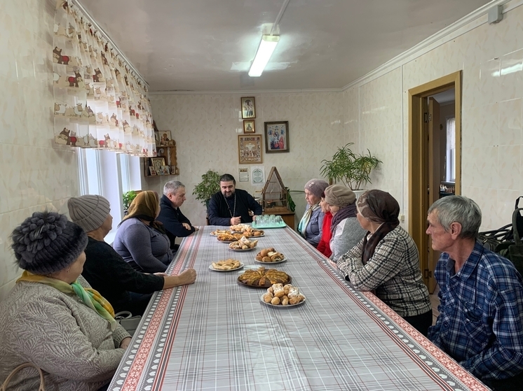 В Покровском районе священнослужитель побеседовал с семьями участников СВО