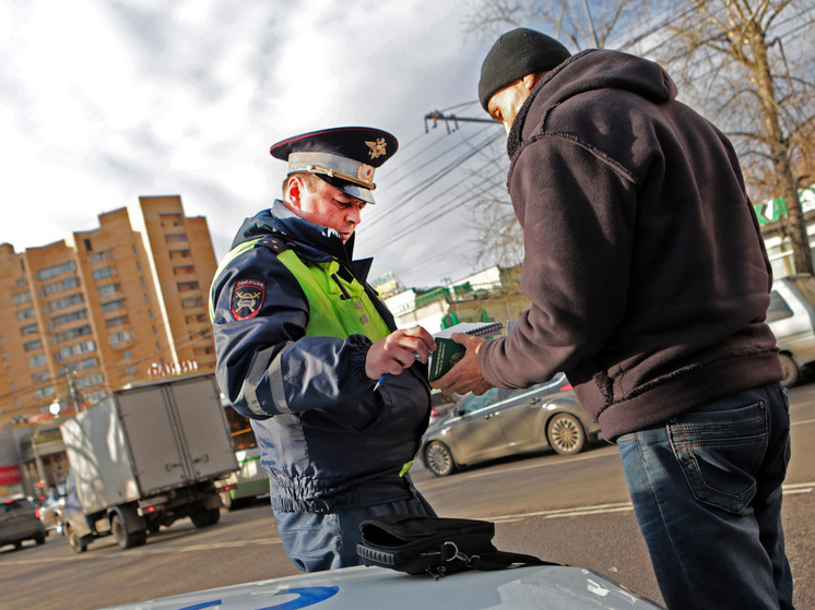 Суд кассационной инстанции установил, что управление самоходными машинами в состоянии алкогольного опьянения является административным правонарушением