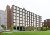 Два человека погибли и девять получили ранения в США в результате массовой стрельбы в Университете Брауна, подозреваемый оставался пока на свободе