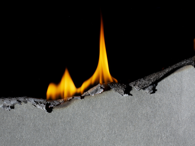 За последние сутки в Красноярском крае произошло 12 пожаров, два человека погибли