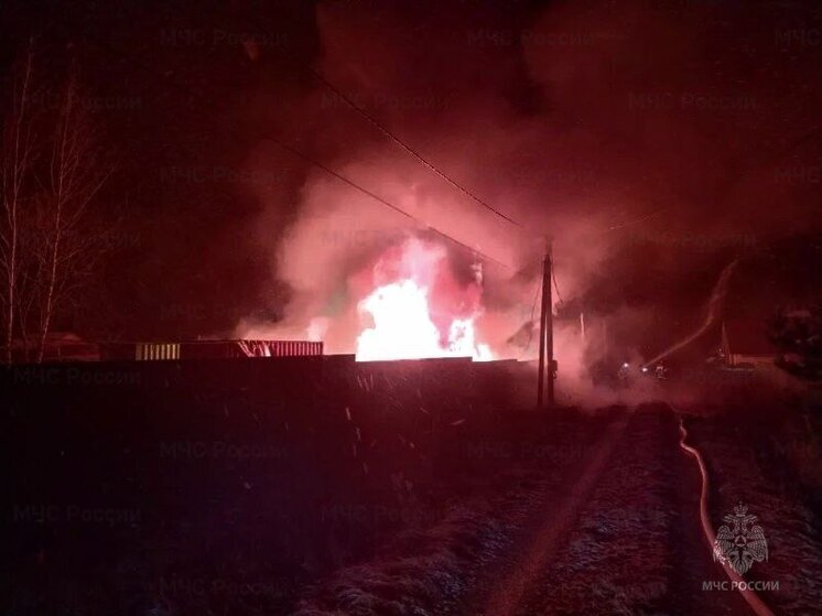 В «Романовских двориках-2» под Тулой загорелось заброшенное здание