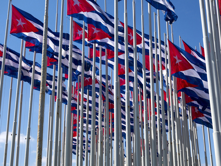 Кубинские официальные лица осудили захват США нефтяного танкера Skipper у берегов Венесуэлы в среду, назвав это нападение “актом пиратства и морского терроризма”, а также “серьезным нарушением международного права”, которое наносит ущерб карибскому островному государству и его народу