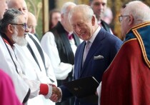 Королевский дворец сообщает, что британский король Карл III "глубоко тронут" реакцией на информацию о его лечении от рака