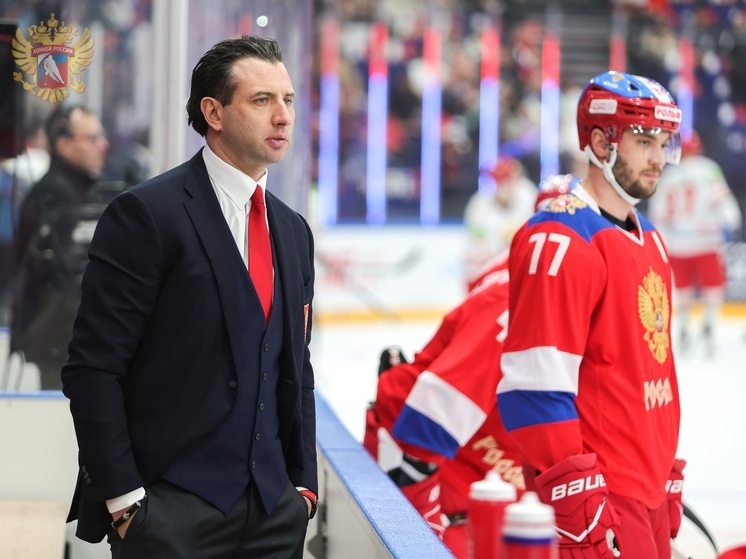 13 декабря 2025 года в Новосибирске сборная «Россия 25» победила Белоруссию со счётом 3:1 в рамках Кубка Первого канала. Главный тренер Роман Ротенберг отметил высокую тактическую подготовку команды, поддержку болельщиков и игру вратаря Максима Моторыгина. Подчёркнут потенциал Даниила Аймурзина, объяснён выбор молодых игроков с учётом олимпийской перспективы. Упомянуто присутствие Стивена Сигала и обсуждение значимости «Оскара» и спортивных достижений.