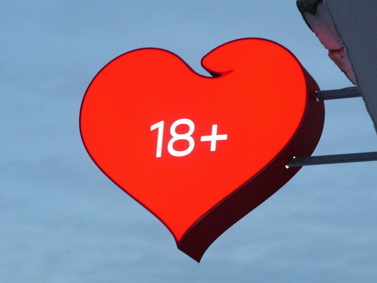 Спутница экс-главы МИД Украины Кулебы продает интим-игрушки для военных ВСУ