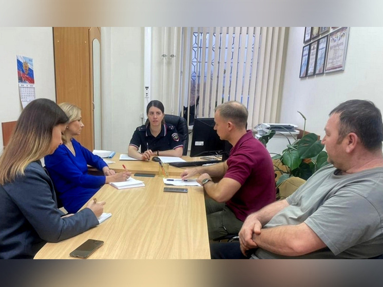 Боровичским работодателям напомнили о правилах найма на работу мигрантов