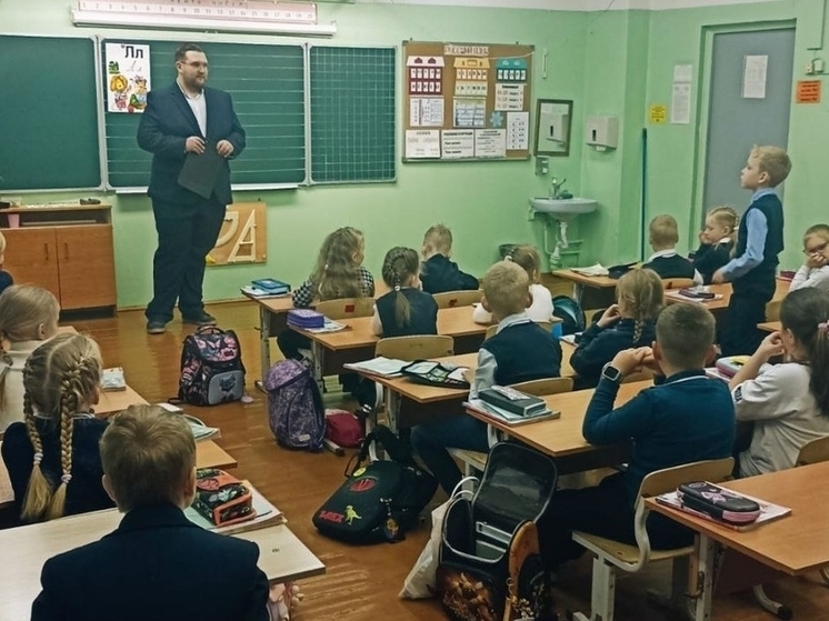 Следователь провел урок безопасности для архангельских первоклассников