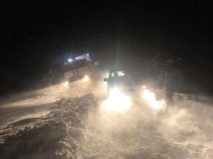 В Саратовской области продолжают устранять последствия снежной бури