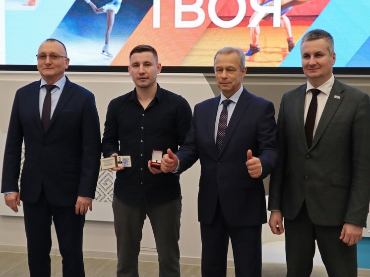Возглавляющему «ЧГУ-Атланту» Иванову вручили удостоверение Заслуженного тренера Чувашии