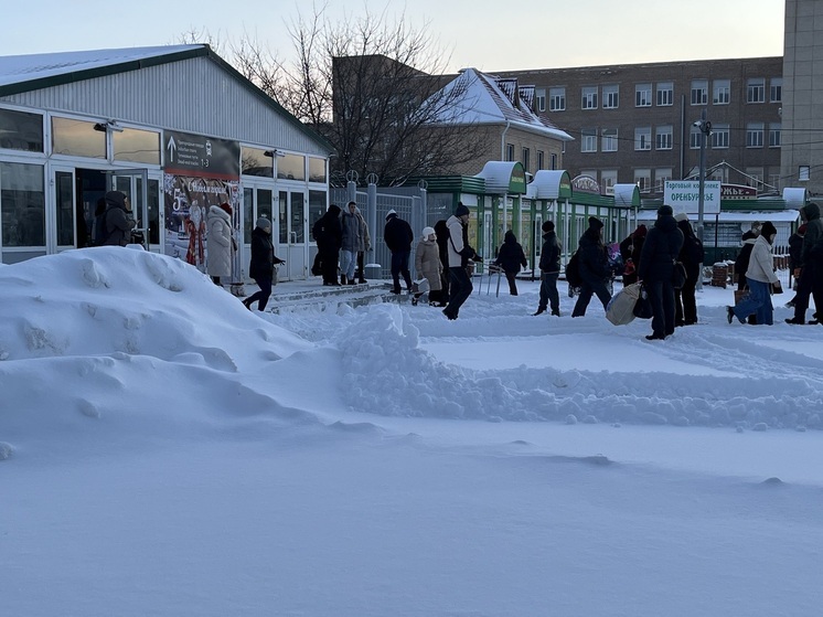 Первый снегопад в Оренбурге романтика для горожан и экзамен для коммунальщиков