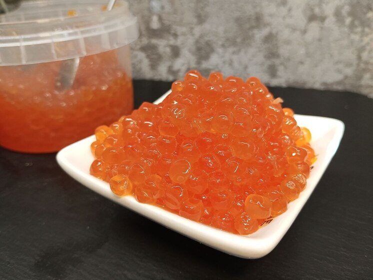 При покупке икры необходимо обратить внимание на внешний вид икринок