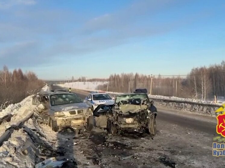 Смертельное ДТП в Кузбассе с тремя погибшими расследуется следствием