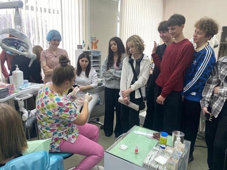 Юным барнаульцам рассказали о работе стоматолога