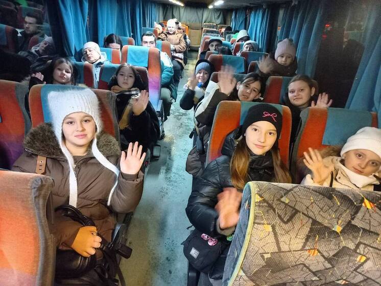 Десять отличившихся школьников из Волновахи посетят губернаторскую елку в ЯНАО