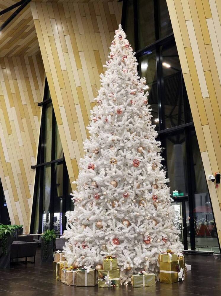 Воздушная гавань в Новом Уренгое «принарядилась» к Новому году